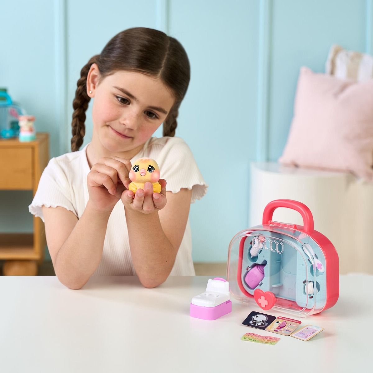 Little Live Pets Ouchies Vet Kit - Coco the Hamster, Interactive Toy, Light Up Cheeks,16.7cm Vet Playset & Accessories, Diagnose & Heal Like a Real Vet, 20+ Sounds, Lights & Reactions, Repeat Play