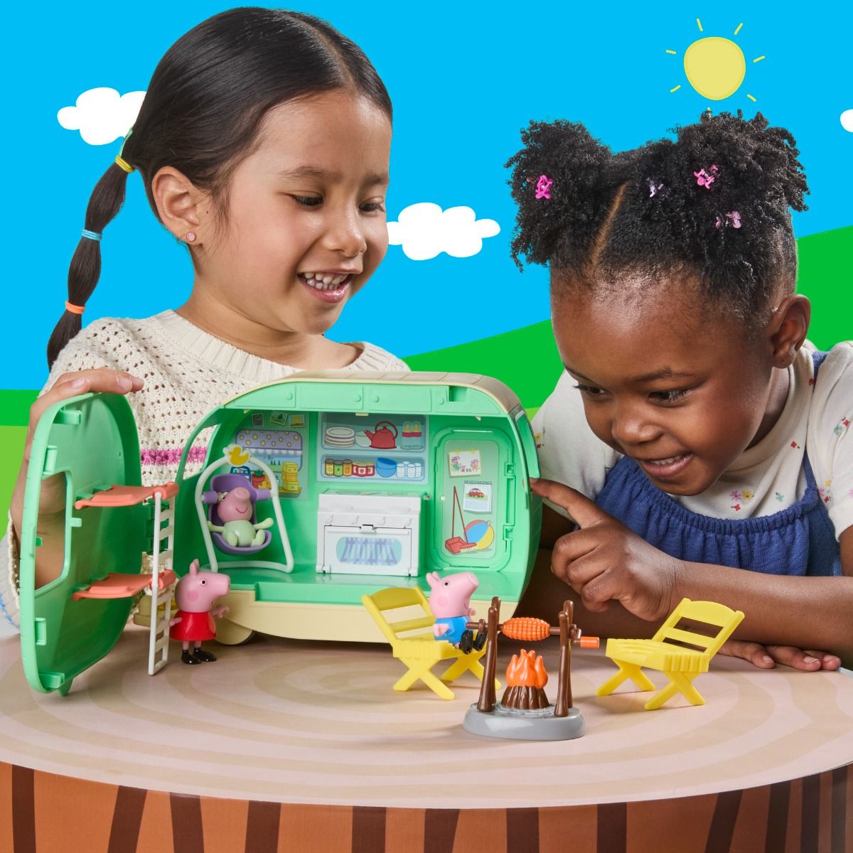 Peppa Pig Three Little Piggies Caravan - 2-Story House Playset with Red Car & 4 Family Figures for Kids Ages 3+