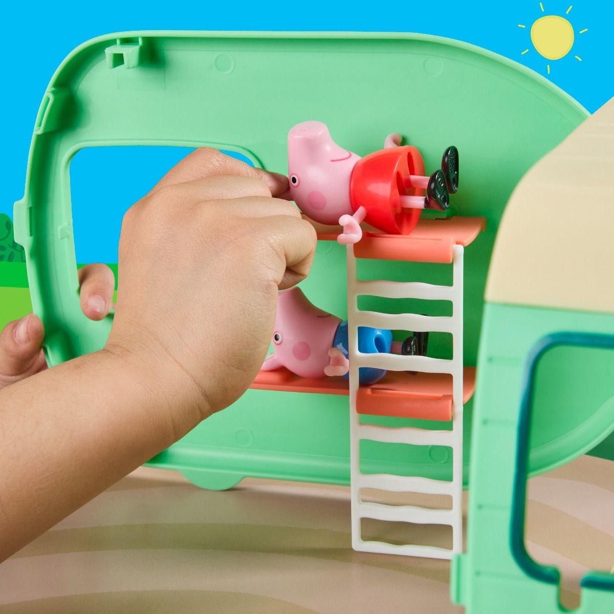 Peppa Pig Three Little Piggies Caravan - 2-Story House Playset with Red Car & 4 Family Figures for Kids Ages 3+