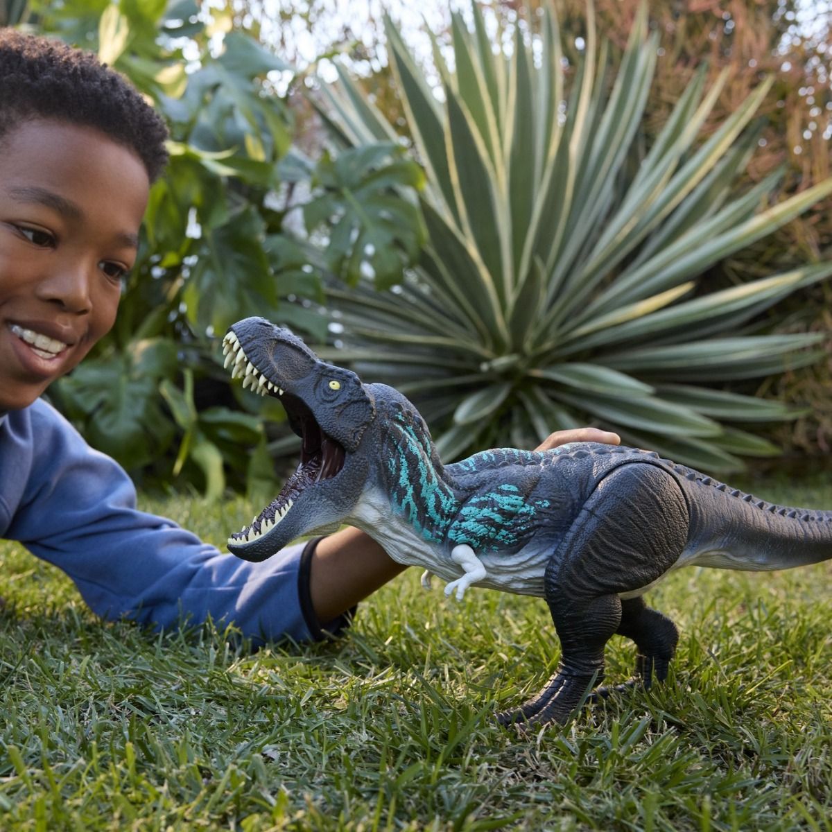 Jurassic World Muscle Madness T-Rex – Roaring Chomp & Evolving Dinosaur