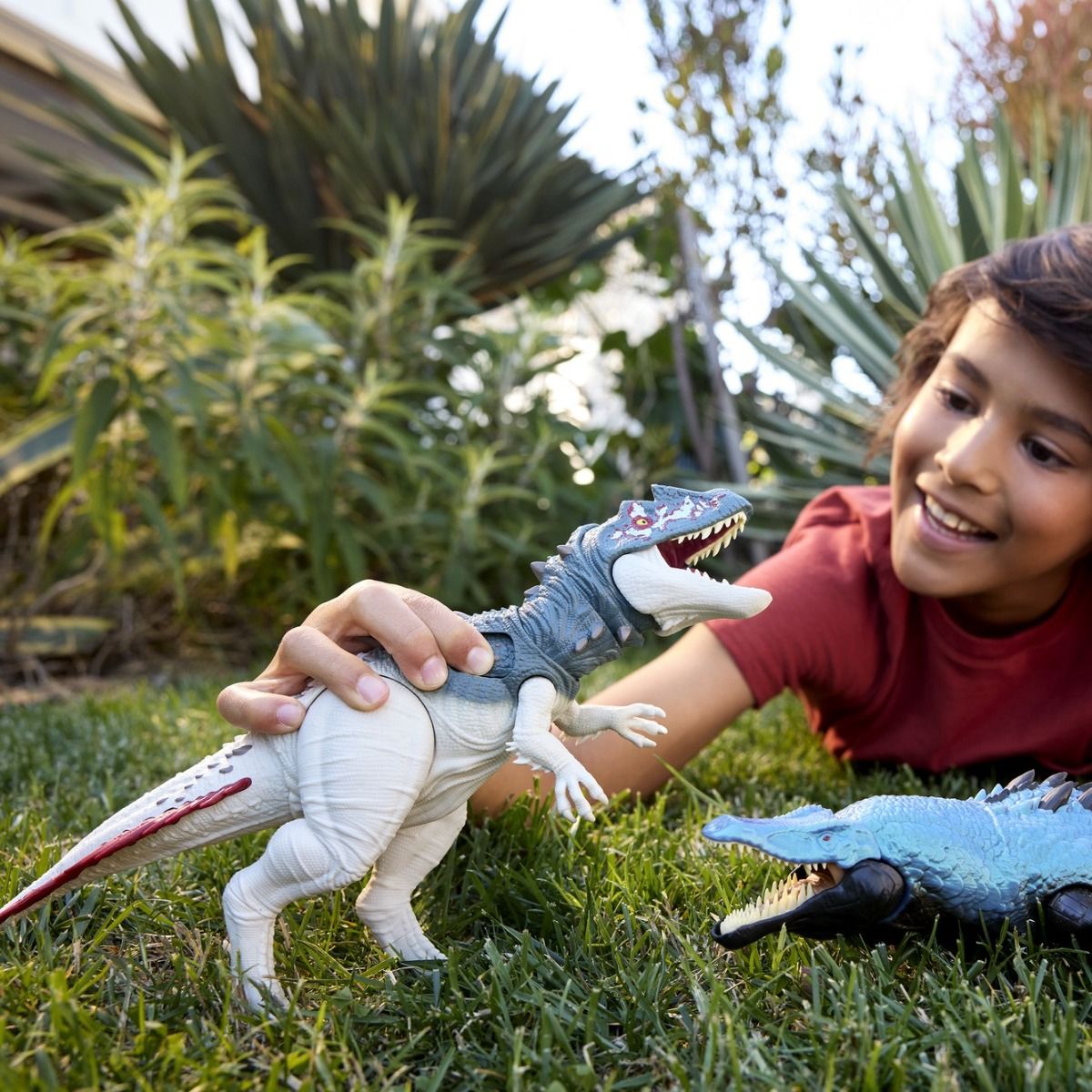 Jurassic World Gigantic Thrashers Torvosaurus – Chomping & Thrashing Dinosaur