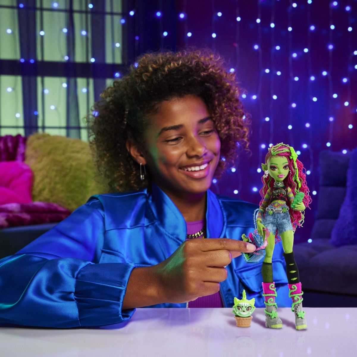 Monster High Venus McFlytrap Doll – Fashion Doll with Pet Chewlian & Accessories